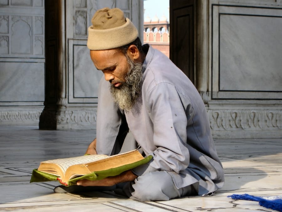 TravelXL-van-Limburg-INDIA-Jama-Masjid-biddende-man